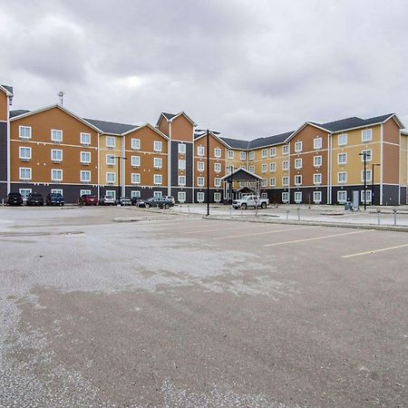 Quality Inn & Suites Estevan Exteriör bild