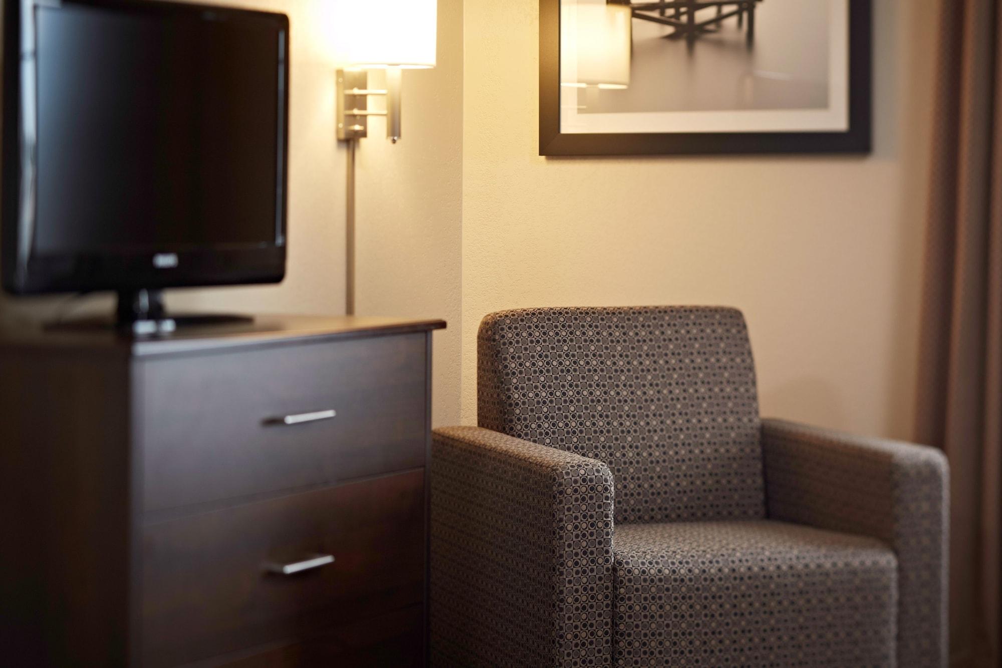 Quality Inn & Suites Estevan Exteriör bild