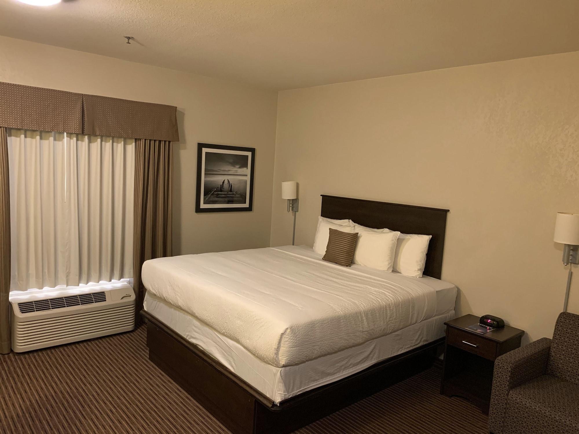 Quality Inn & Suites Estevan Exteriör bild