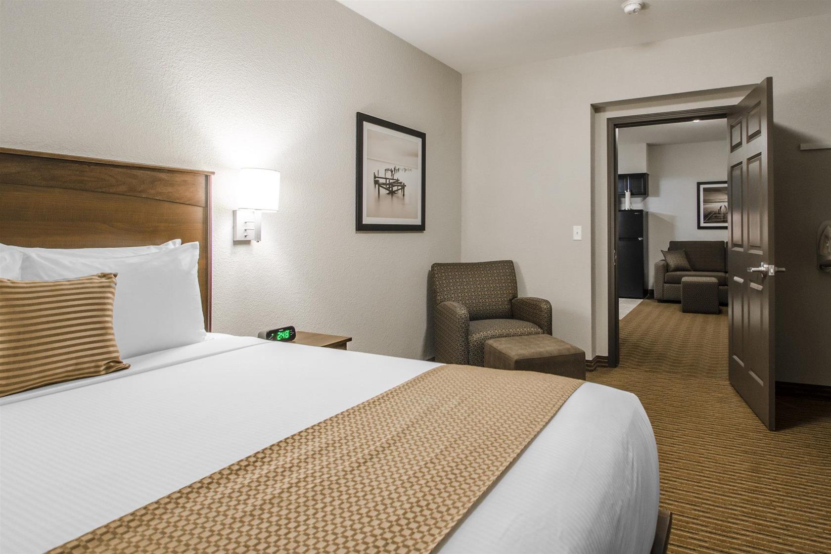 Quality Inn & Suites Estevan Exteriör bild