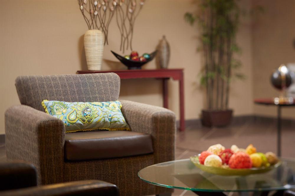 Quality Inn & Suites Estevan Exteriör bild