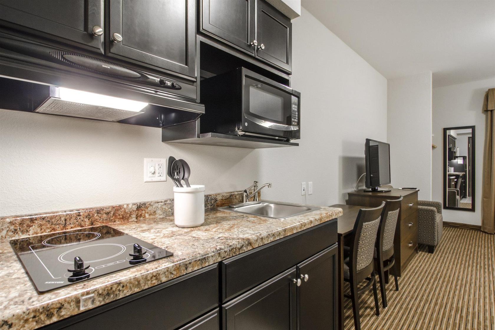 Quality Inn & Suites Estevan Exteriör bild