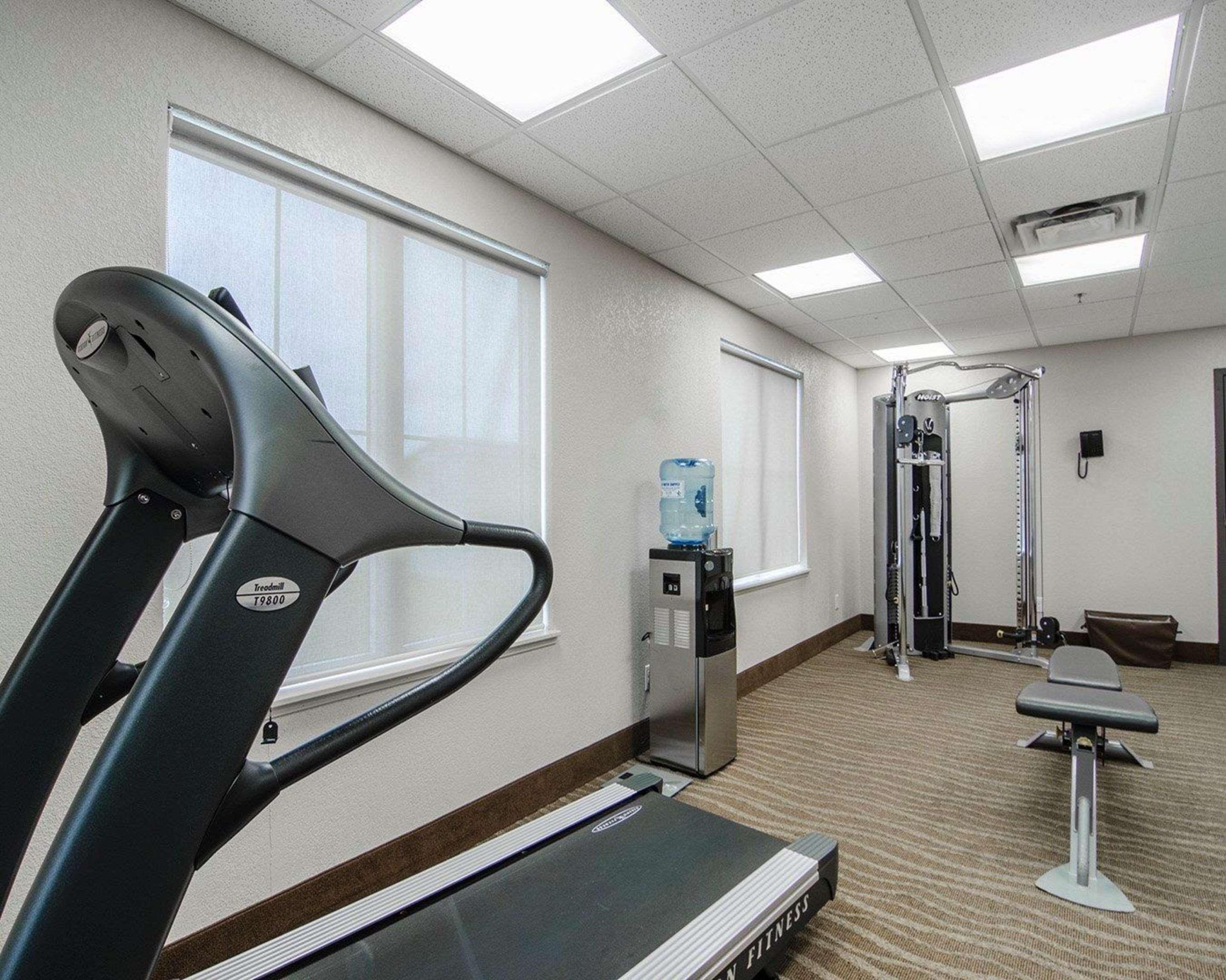 Quality Inn & Suites Estevan Exteriör bild