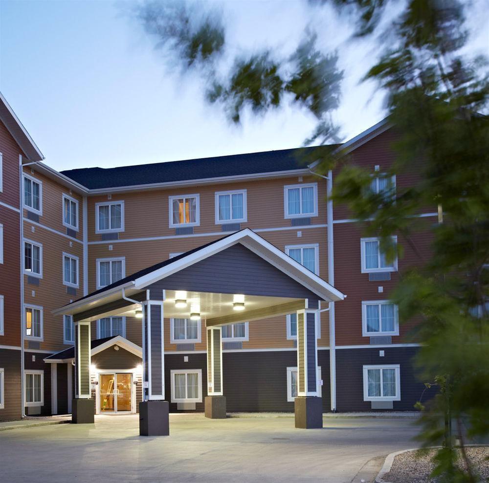 Quality Inn & Suites Estevan Exteriör bild