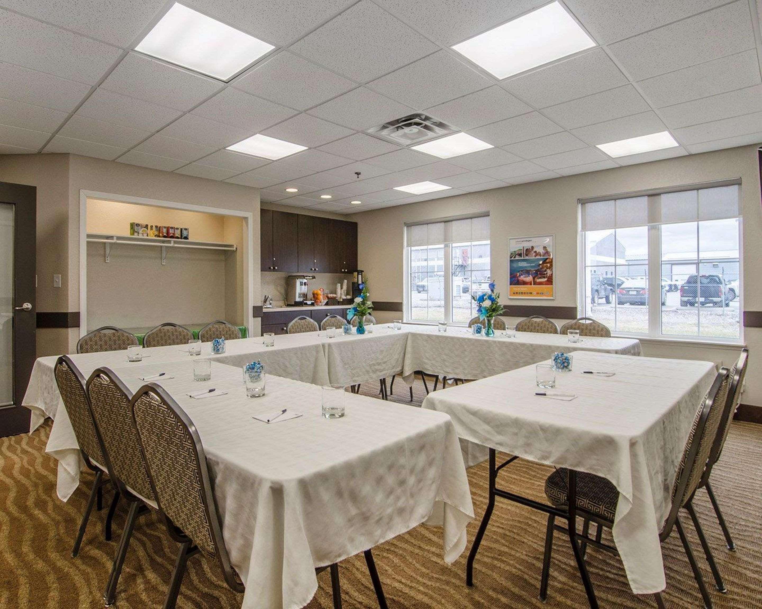 Quality Inn & Suites Estevan Exteriör bild