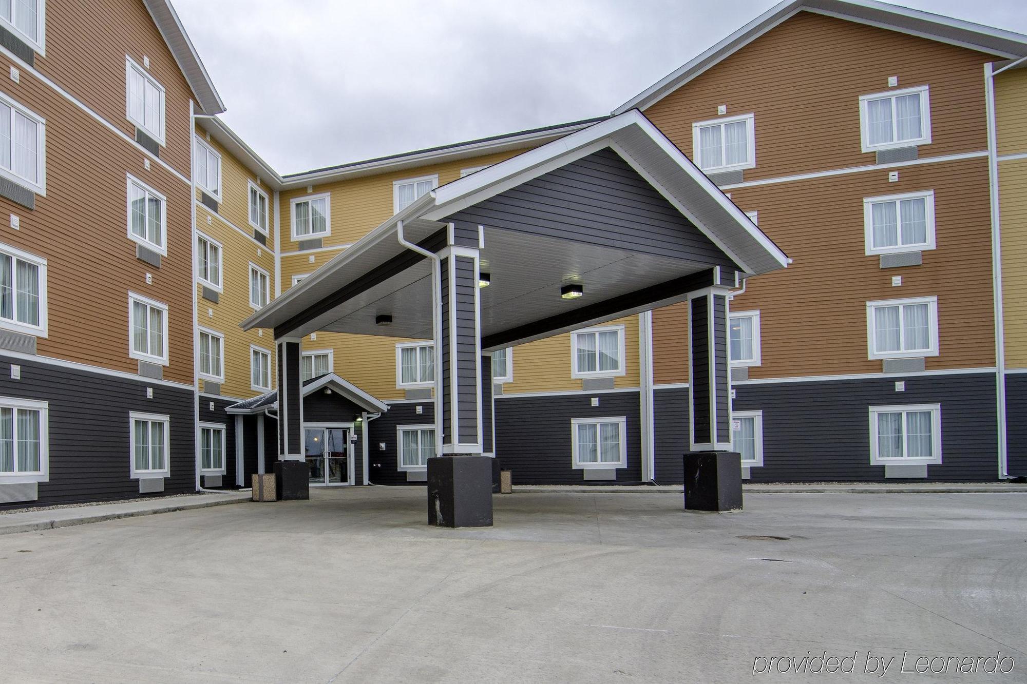 Quality Inn & Suites Estevan Exteriör bild