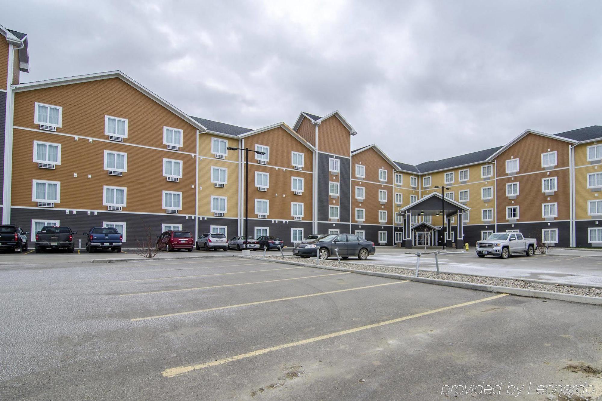 Quality Inn & Suites Estevan Exteriör bild