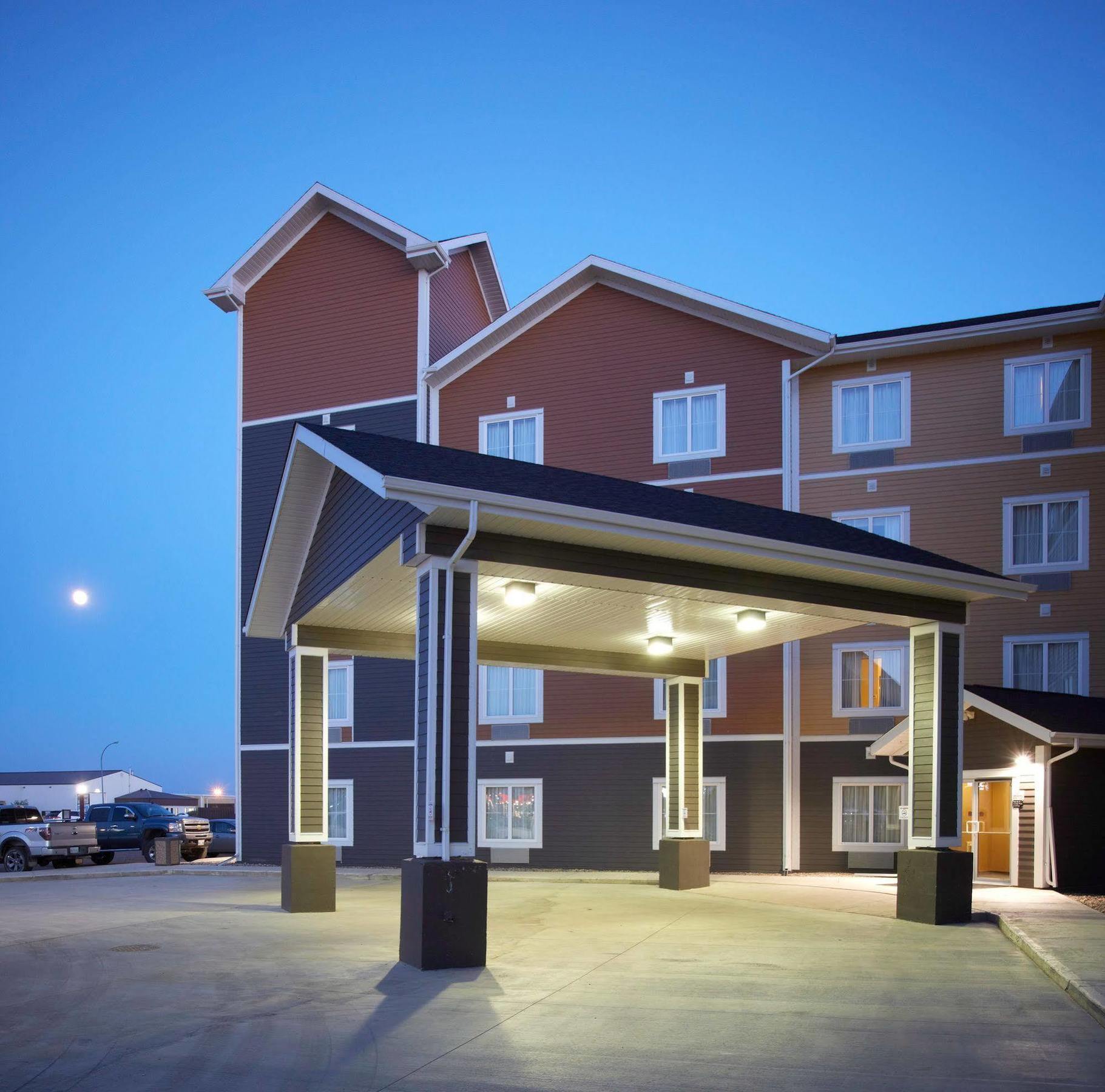 Quality Inn & Suites Estevan Exteriör bild