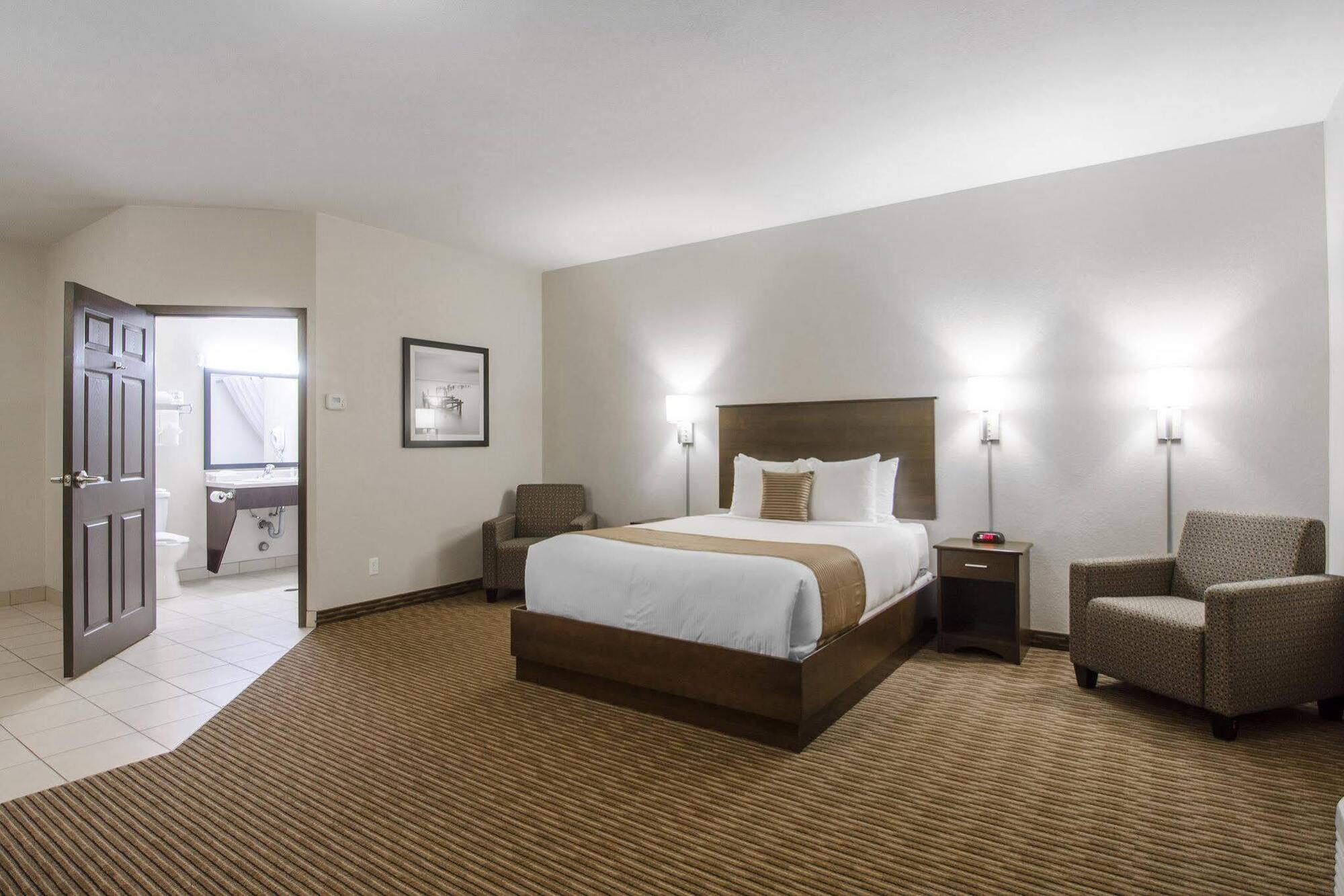 Quality Inn & Suites Estevan Exteriör bild